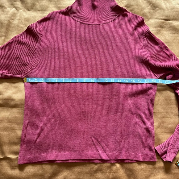Berry-colored turtleneck - Picture 6 of 7